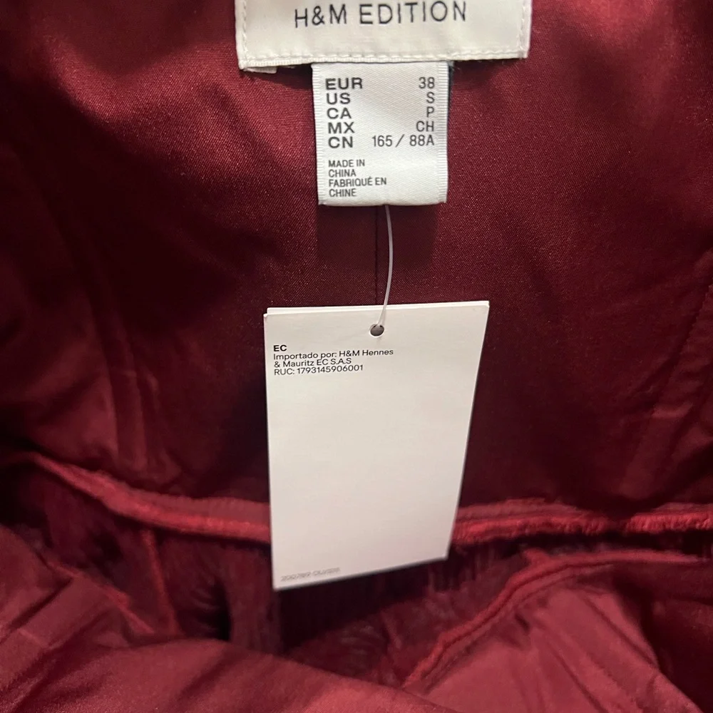 Zara Deep red wine womens strapless top. Would pair beautifully with any bottom. - Picture 4 of 5